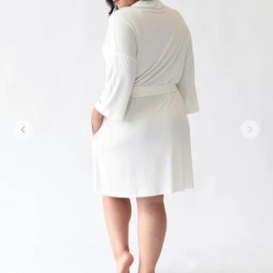 Cozy Earth Bamboo Womens Robe Ivory White Color Size 2X NEW but no tags.